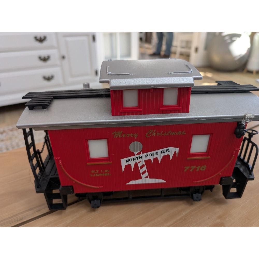 LIONEL 7716 NORTH‎ POLE R.R. CABOOSE